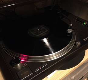 レコードを聴く